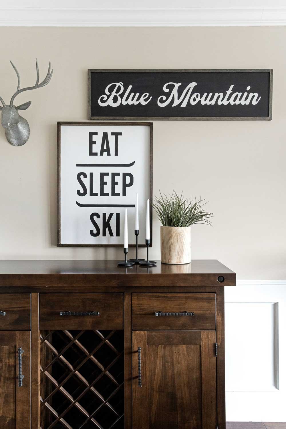 Ski decor at a chalet for an Airbnb in the BlueMountain Ontario.