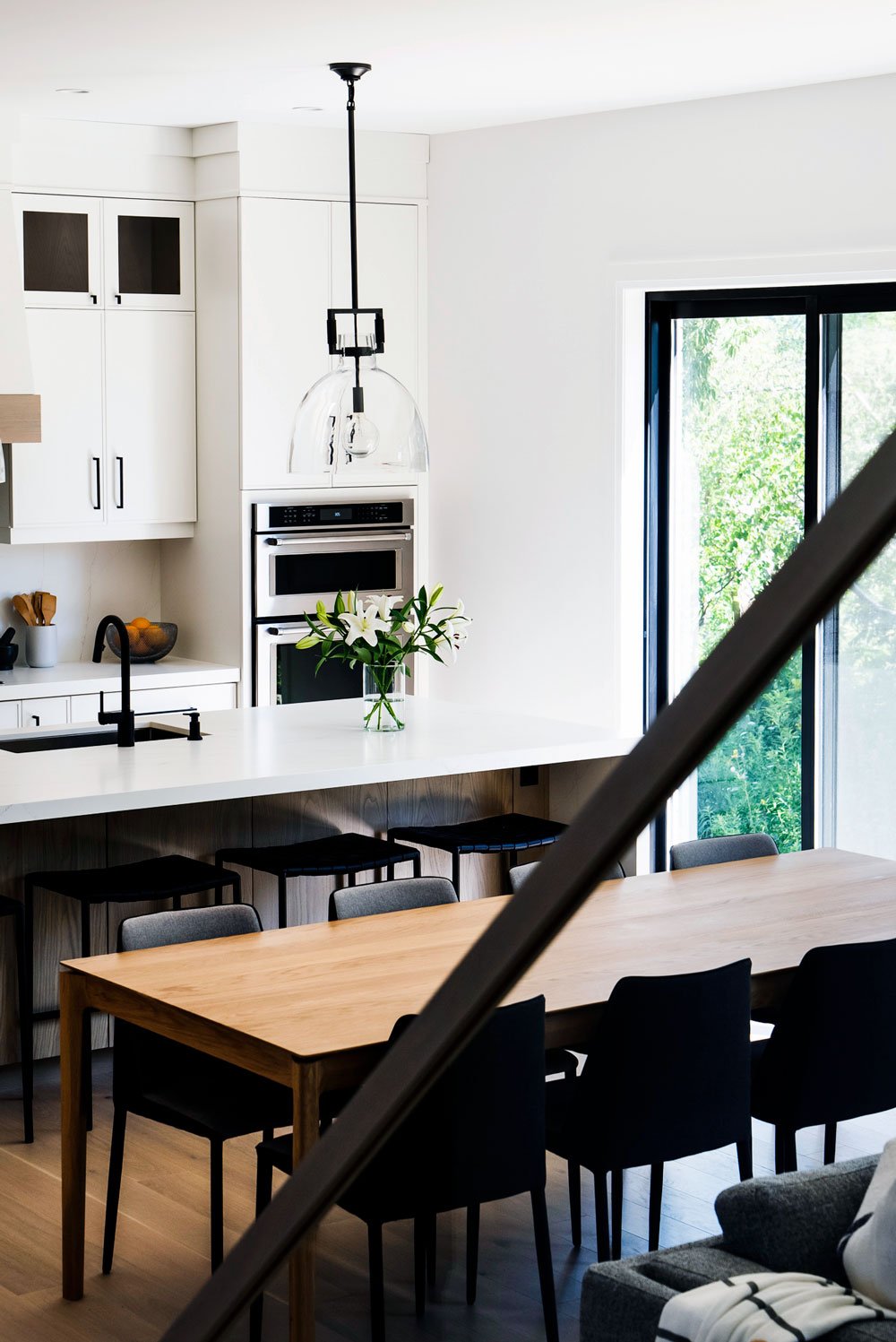 A vertical photo of a modern, clean kitchen in Collingwood Ontario.