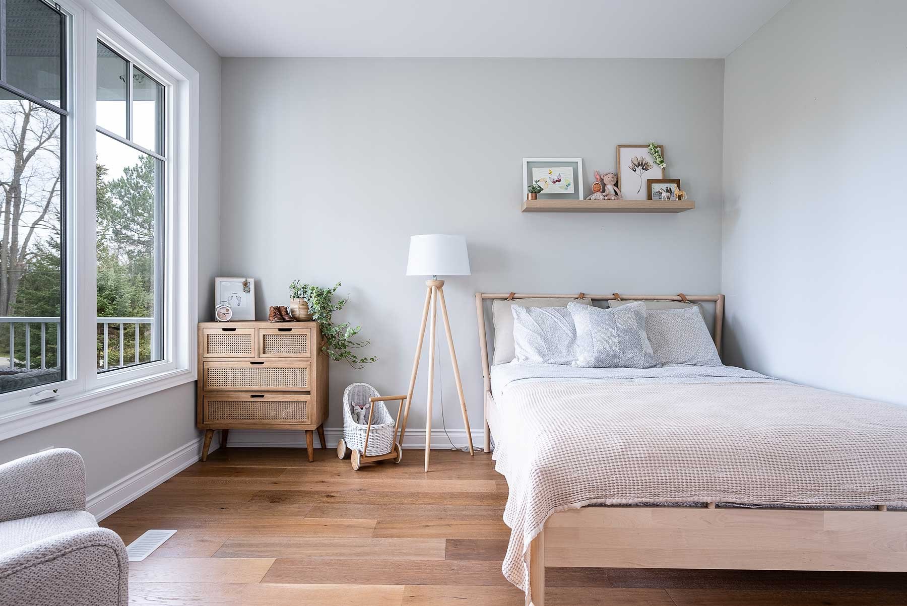 A muted bedroom with a single point photo composition in Wasaga Beach.