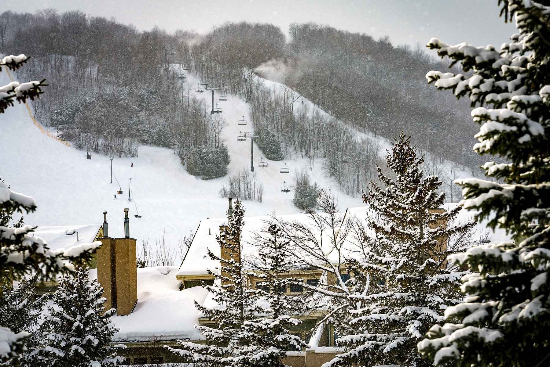A winter snowfall on the ski slopes of Blue Mountain.